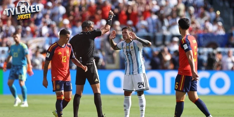 Tây Ban Nha viết nên kỳ tích World Cup bằng lối chơi tập thể